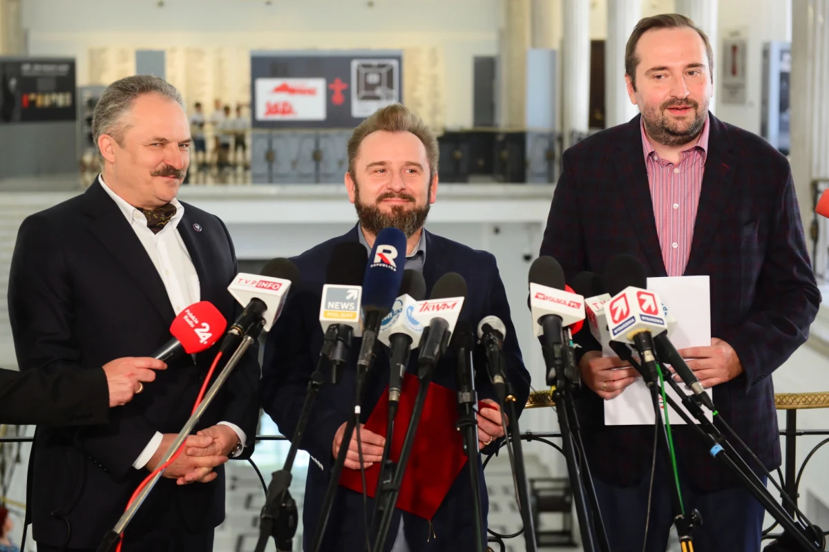 Do wyścigu o fotel prezydencki przystąpiła kolejna osoba. Były poseł i raper Piotr Liroy-Marzec zadeklarował w rozmowie z reporterem Interii Jakubem Szczepańskim, że chce zostać prezydentem Polski. "Mamy przed sobą kampanię prezydencką, będzie kilka niespodzianek. Gwarantuję!" – zapewnił.