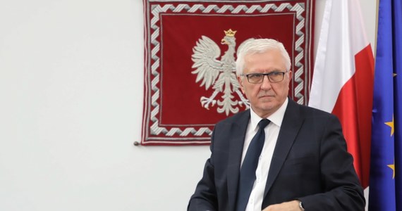 Jestem gotów złożyć mandat, jeśli opozycja uzna, że przeszkadzam w walce z PiS - powiedział PAP senator Wadim Tyszkiewicz (niez.), komentując swój wpis na Facebooku. Dodał, że zagłosował razem z PiS za dołączeniem wyboru członków KRS do porządku, bo nikt z nim innego głosowania nie uzgadniał. Poza tym jego zdaniem należy wybrać przedstawicieli Senatu do KRS.