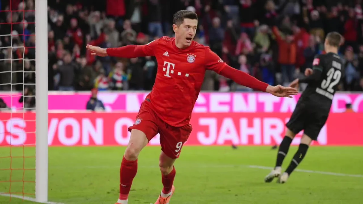 Wszystko wskazuje na to, że Robert Lewandowski zagra w niedzielnym spotkaniu z Herthą Berlin. 31-letni napastnik wrócił do treningów z drużyną po 25 dniach od operacji pachwiny.