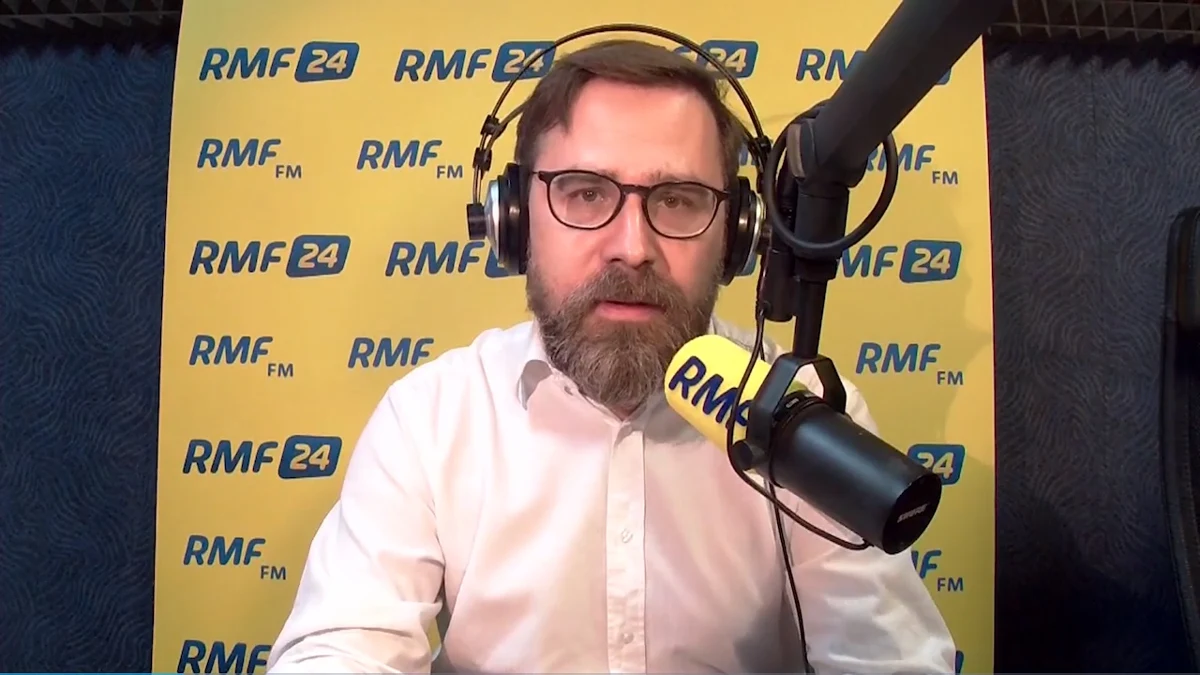 „Ta opinia potwierdza, że nie mylą się sędziowie w Polsce, którzy wskazują na uchybienia tej ustawy. Nasze stanowisko ma potwierdzenie w opinii Komisji Weneckiej, nie można więc powiedzieć – tak jak czasem słyszymy z ust polityków – że to jest obrona przywilejów, bo to czego my bronimy, to jest niezależny sędzia. To nie jest jakiś nasz jako sędziów przywilej. To jest prawo obywatela do tego, żeby jego sprawa rozstrzygała się na sali sądowej, przed sędzią, a nie w zaciszu komitetów partyjnych” – tak o opinii Komisji Weneckiej o tzw. ustawie dyscyplinującej sędziów mówił Popołudniowej rozmowie w RMF FM sędzia Bartłomiej Przymusiński.