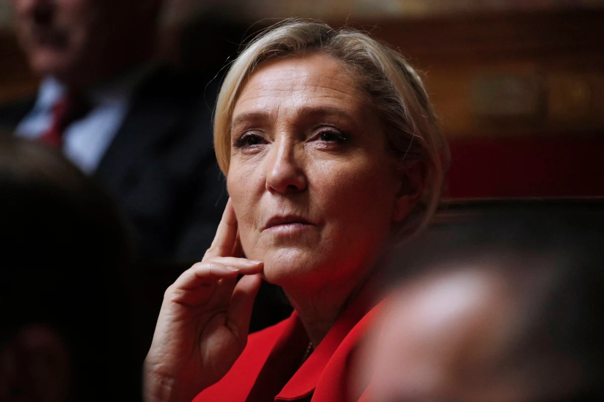Marine Le Pen - szefowa skrajnie prawicowego Zjednoczenia Narodowego – ogłosiła, że będzie kandydować w wyborach prezydenckich we Francji w 2022 roku. “Emmanuel Macron rozpoczął już swoją kampanię prezydencką, nie pozwolę mu samemu prowadzić kampanii. Czeka nas dużo pracy, aby go powstrzymać” – oświadczyła na konferencji prasowej w siedzibie partii w Nanterre.