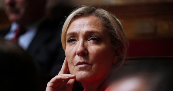 Marine Le Pen - szefowa skrajnie prawicowego Zjednoczenia Narodowego – ogłosiła, że będzie kandydować w wyborach prezydenckich we Francji w 2022 roku. “Emmanuel Macron rozpoczął już swoją kampanię prezydencką, nie pozwolę mu samemu prowadzić kampanii. Czeka nas dużo pracy, aby go powstrzymać” – oświadczyła na konferencji prasowej w siedzibie partii w Nanterre.