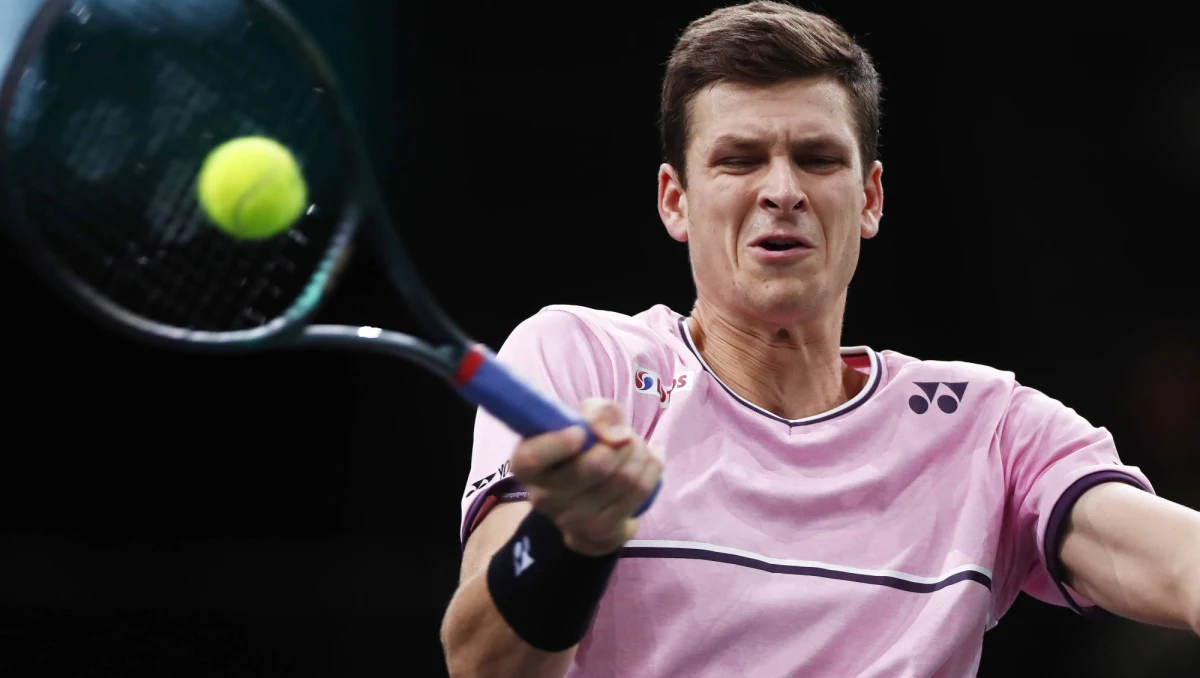 Rozstawiony z "szóstką" Hubert Hurkacz odpadł w półfinale turnieju ATP na kortach twardych w Auckland po porażce z Francuzem Benoit Paire'em (5.) 4:6, 7:6 (7-1), 2:6. To pierwszy w tym sezonie przegrany mecz w singlu niespełna 23-letniego tenisisty.