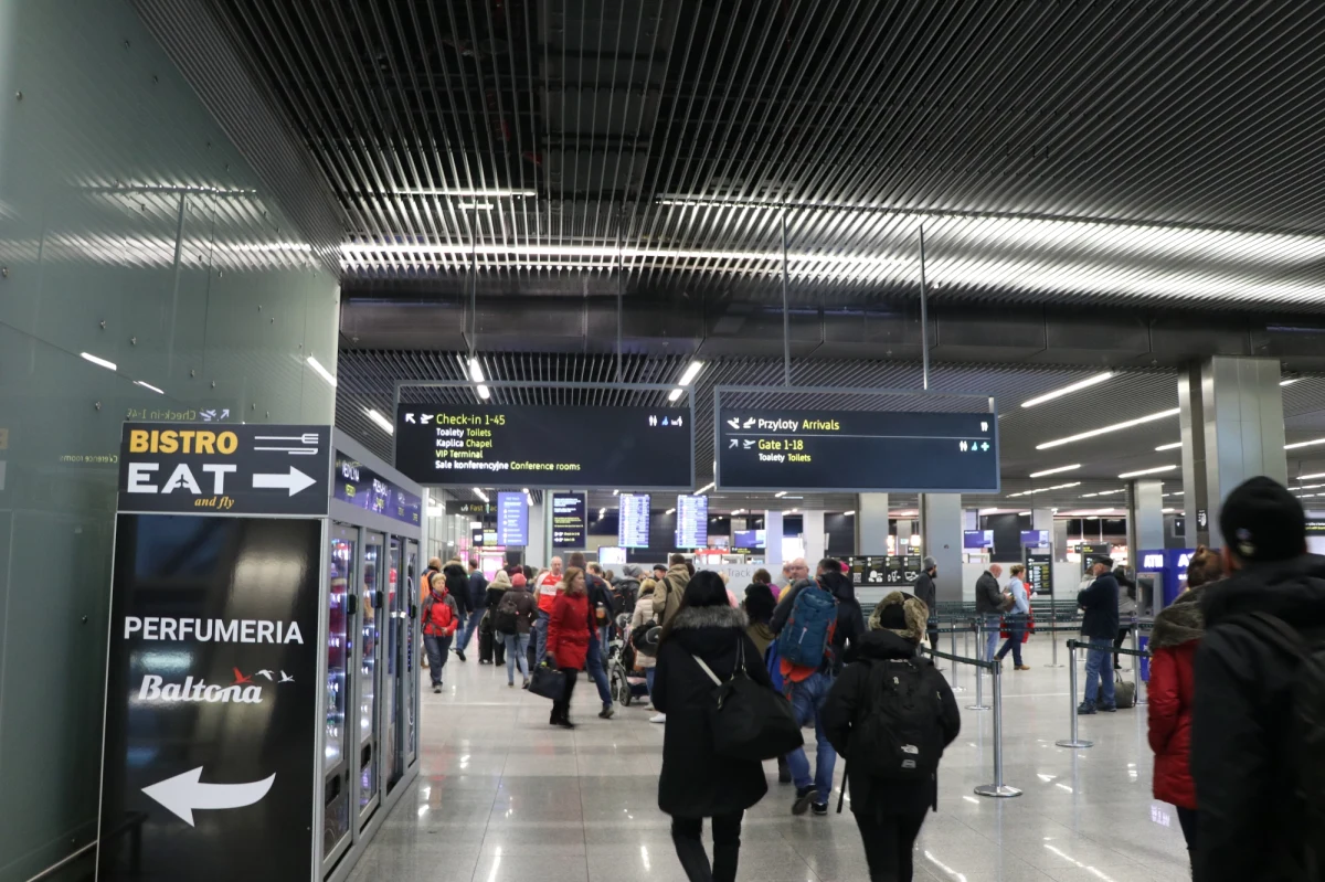 Instytut Meteorologii i Gospodarki Wodnej wydał natomiast ostrzeżenie pierwszego stopnia przed gęstą mgłą w całym woj. podlaskim i wschodnich powiatach woj. warmińsko-mazurskiego. Dodatkowo mgła może wystąpić w południowych powiatach województw: dolnośląskiego i opolskiego.