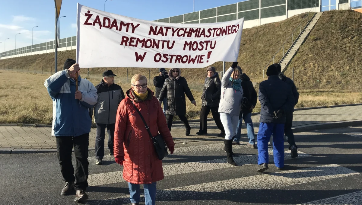 Mieszkańcy Wierzchosławic w Małopolsce protestują. Uważają, że władze nic nie zrobiły, by zapobiec zamknięciu mostu w Ostrowie na Dunajcu, przez co zwiększył się ruch na drodze wojewódzkiej przebiegającej przez miejscowość.