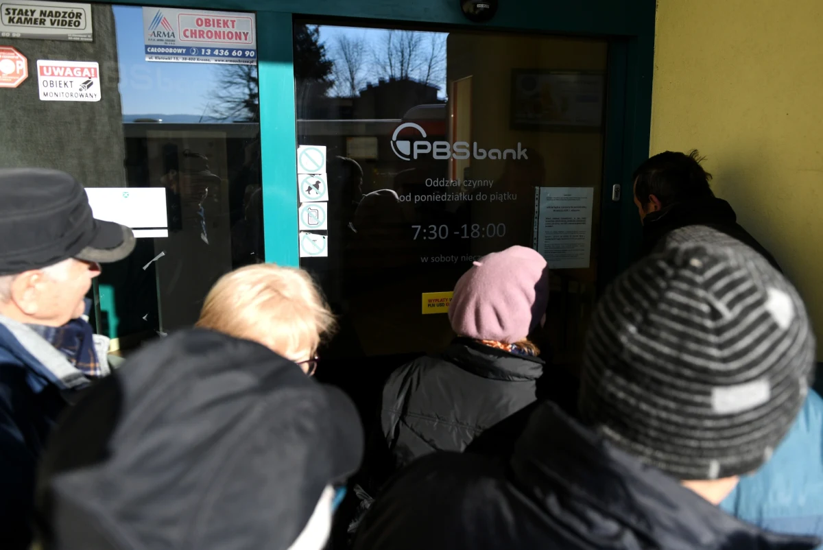 Nadzorowany przez państwo Bankowy Fundusz Gwarancyjny przejmuje Podkarpacki Bank Spółdzielczy (PBS) z siedzibą w Sanoku - poinformował w piątek BFG. Przez to klienci nie mają do wtorku dostępu do swoich kont.