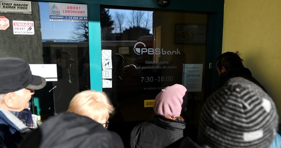 Nadzorowany przez państwo Bankowy Fundusz Gwarancyjny przejmuje Podkarpacki Bank Spółdzielczy (PBS) z siedzibą w Sanoku - poinformował w piątek BFG. Przez to klienci nie mają do wtorku dostępu do swoich kont.