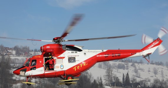Tragedia w Tatrach: w wypadku na szlaku prowadzącym na Rysy zginął turysta. Mężczyzna spadł kilkaset metrów po bardzo twardym, oblodzonym śniegu.