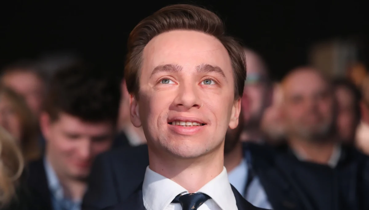 Krzysztof Bosak został kandydatem Konfederacji Wolność i Niepodległość na prezydenta - zdecydował zjazd prawyborczy elektorów. W ostatniej turze Bosak otrzymał 163 głosy, pokonując tym samym Grzegorza Brauna, na którego w finale zagłosowało 146 osób. 