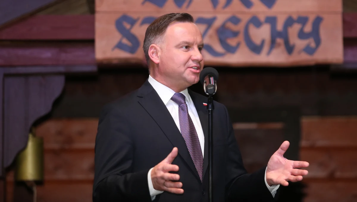​Naprawa wymiaru sprawiedliwości jest dziełem bardzo trudnym, ale patrząc na to, jak zachowuje się pewna część środowiska sędziowskiego, trzeba powiedzieć jasno i wyraźnie, jaka jest rola sędziów - powiedział w sobotę prezydent Andrzej Duda podczas wizyty w Katowicach.