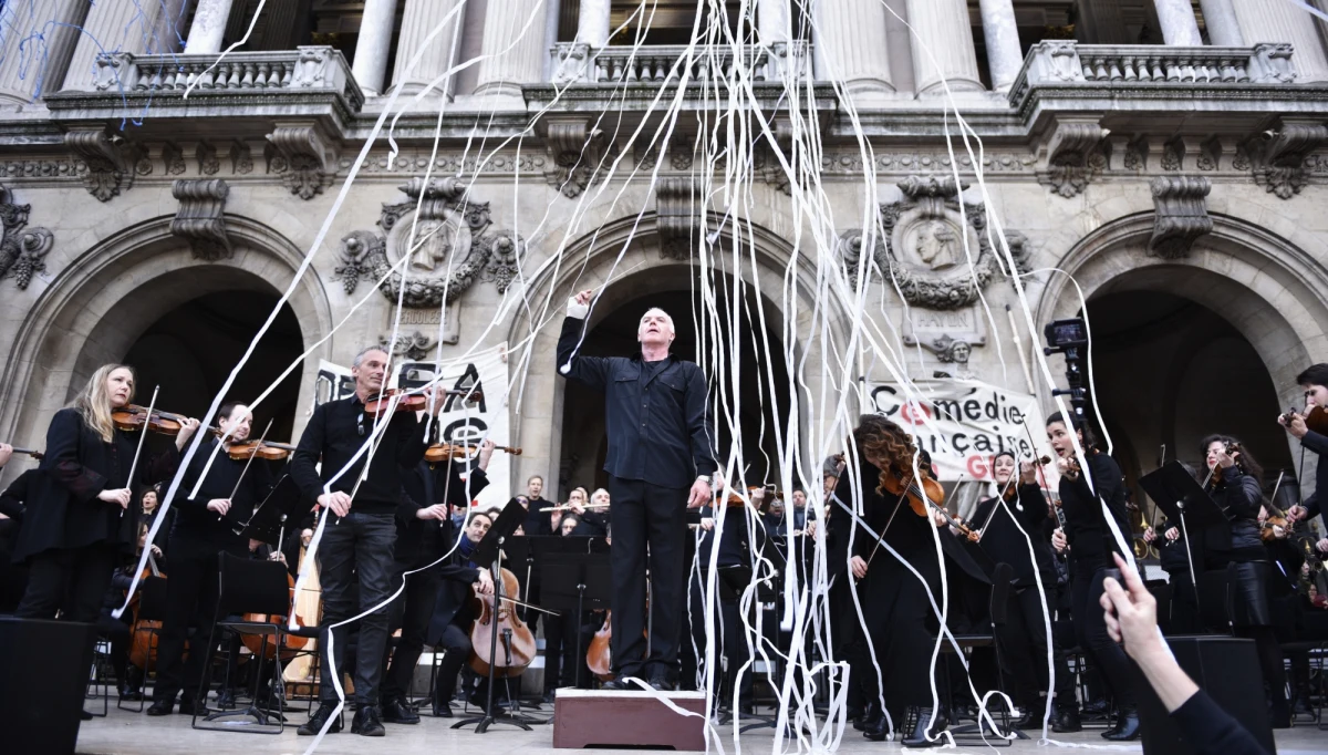 Na ulice Paryża w sobotę ponownie wyszli członkowie ruchu "żółtych kamizelek" oraz przeciwnicy reformy emerytalnej. W antyrządowej manifestacji zgromadziło się kilka tysięcy osób. 32 z nich zostały zatrzymane przez policję. 