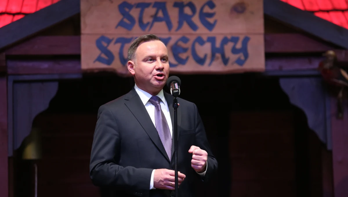 Poznański sędzia Jarosław Ochocki na celowniku rzecznika dyscyplinarnego za internetowy wpis pod adresem prezydenta. Chodzi o tweeta, w którym sędzia m.in. nazwał Andrzeja Dudę "złym człowiekiem" i "marnym prezydentem". Zdaniem rzecznika sędziowskiej dyscypliny, Jarosław Ochocki "uchybił godności urzędu oraz zasadom etyki zawodowej".