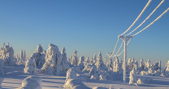 W niedzielę nad ranem na północy Finlandii zanotowano -37,7 stopni Celsjusza, co jest najniższą odnotowaną temperaturą w tym kraju w czasie tegorocznej zimy. Obecnie różnica temperatur między północną a południową częścią kraju wynosi aż ponad 40 stopni.
