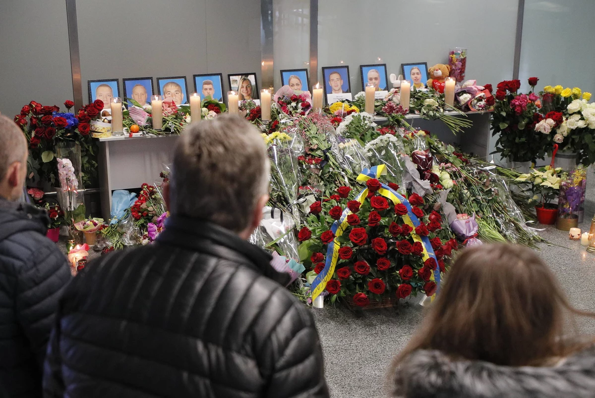 Iran spróbuje sam odczytać zapis czarnych skrzynek z zestrzelonego nad Teheranem ukraińskiego samolotu. Wcześniej padały sugestie, ze rejestratory lotu zostaną przekazane do badań w laboratorium we Francji lub na Ukrainie. Dziś na lotnisku Boryspol pod Kijowem wylądował samolot ze szczątkami 11 obywateli Ukrainy, którzy zginęli 8 stycznia w katastrofie zestrzelonego w Iranie boeinga ukraińskich linii UIA.