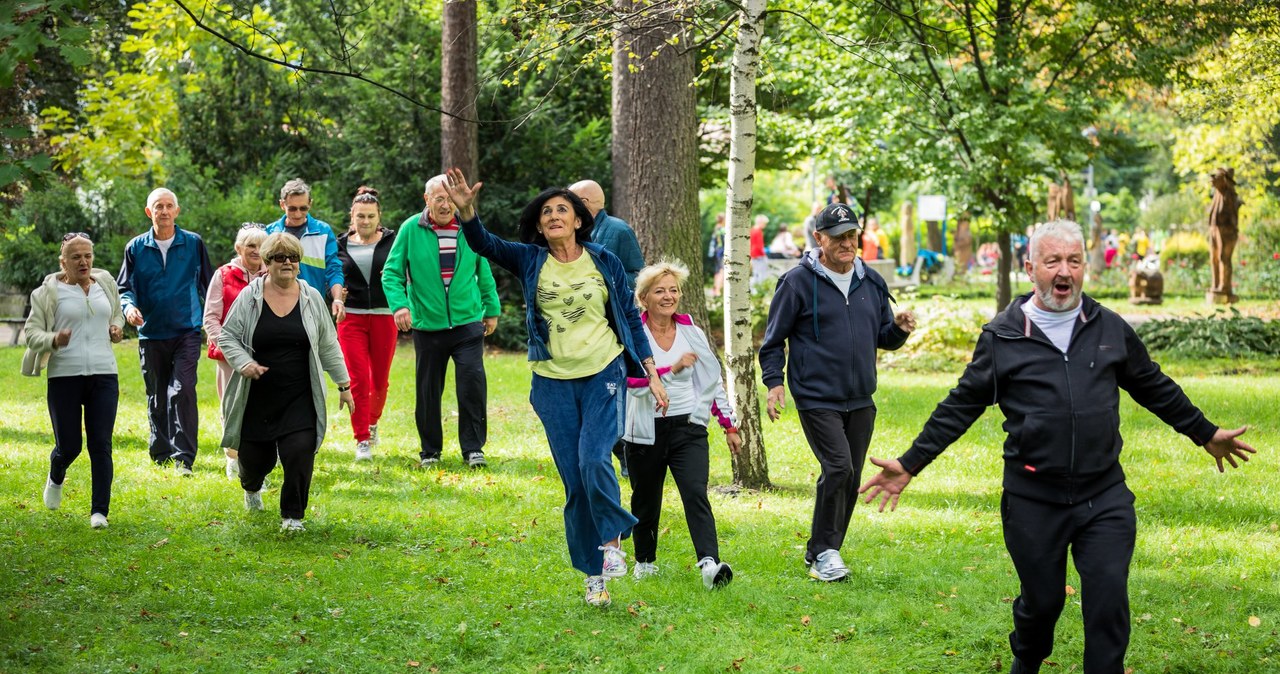 Trwa casting do trzeciego sezonu "Sanatorium miłości", którego bohaterami są seniorzy, pragnący odmienić swoje życie. TVP przedłużyła składanie zgłoszeń aż o trzy tygodnie. Czyżby nie było chętnych? Program prowadzi Marta Manowska, a nowych bohaterów produkcji TVP poznamy na początku 2021 roku. 