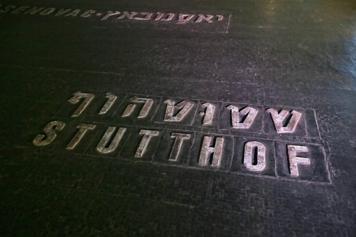 W Kancelarii Prezydenta powstaje sztab kryzysowy. Z kolei w zagranicznej prasie w najbliższym czasie mają się ukazać teksty o historii Polski. W ten sposób kancelarie prezydenta i premiera szykują się na czwartek, kiedy to w Izraelu odbędzie się Światowe Forum Holocaustu, które ma upamiętniać 75. rocznicę wyzwolenia hitlerowskiego obozu Auschwitz. 
