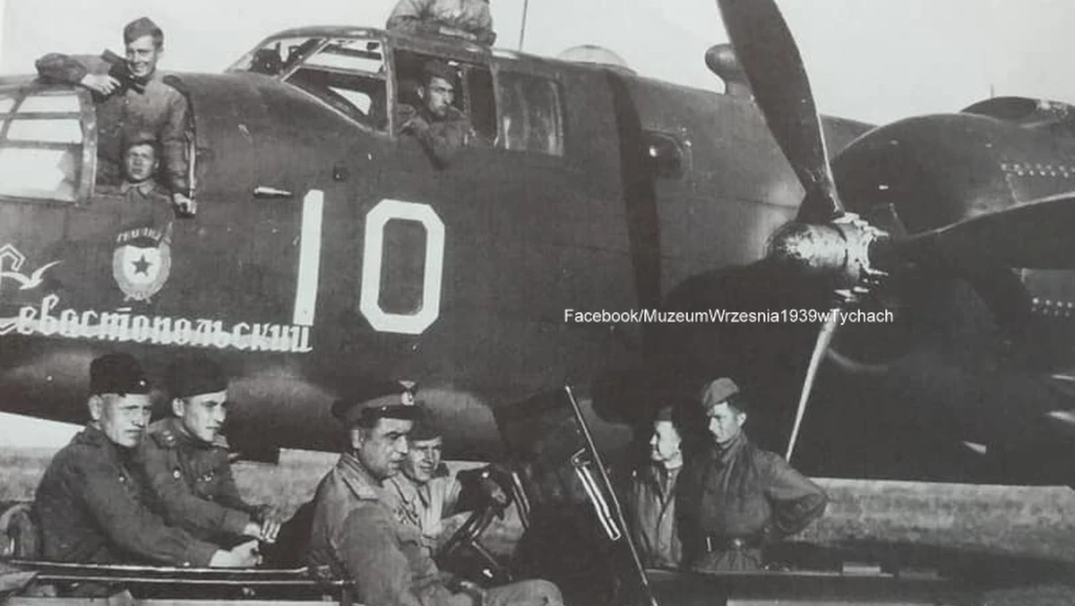 Elementy zestrzelonego pod koniec drugiej wojny światowej bombowca B-25 Mitchell, używanego przez armię radziecką, a także szczątki członków załogi tej maszyny znaleźli w miniony weekend pasjonaci historii w lesie pod Bieruniem (Śląskie).