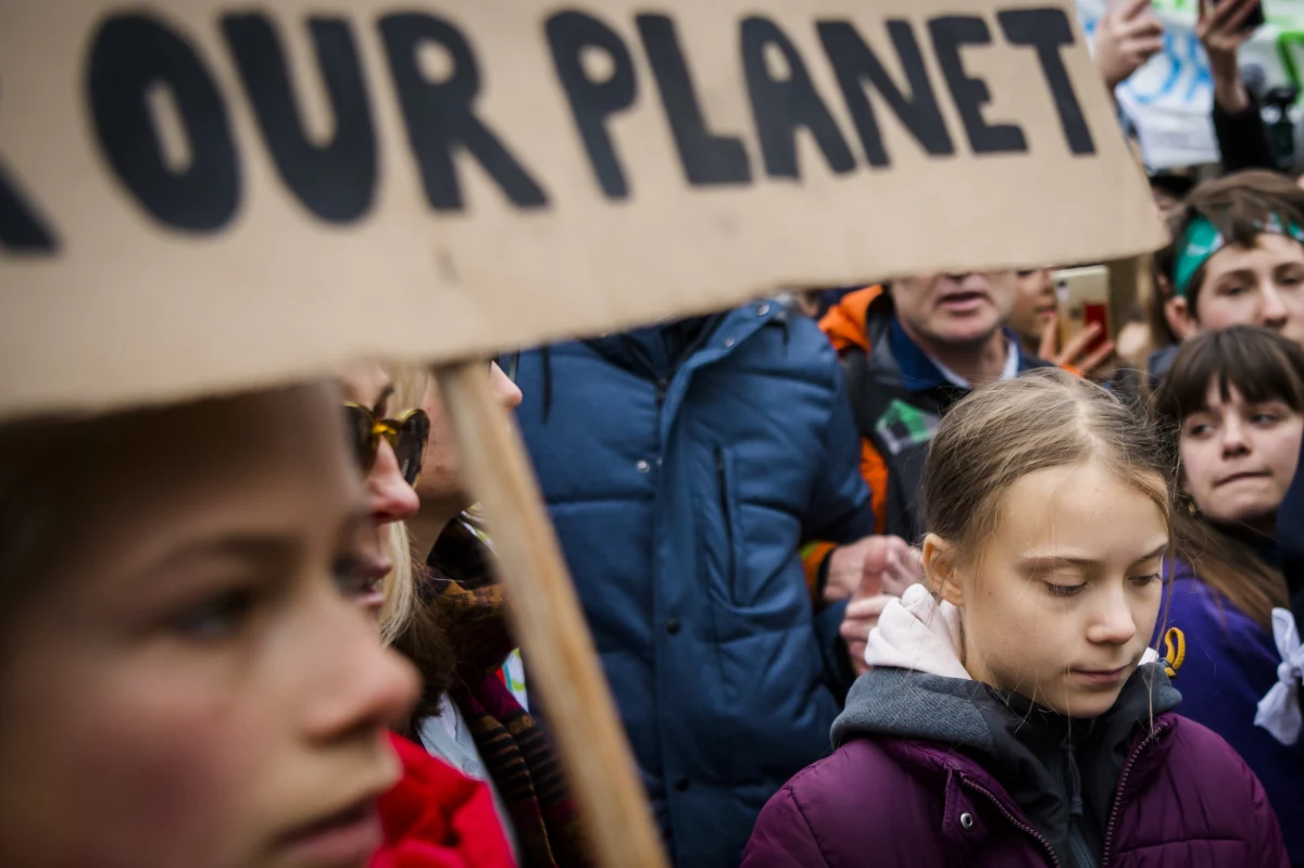 Szwedzka aktywistka klimatyczna Greta Thunberg kilka dni temu odwiedziła Bełchatów (Łódzkie). Nastolatka nagrała swoje wystąpienie na tarasie widokowym w Kleszczowie, skąd rozciąga się widok na odkrywkę i elektrownię Polskiej Grupy Energetycznej.
