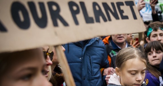 Szwedzka aktywistka klimatyczna Greta Thunberg kilka dni temu odwiedziła Bełchatów (Łódzkie). Nastolatka nagrała swoje wystąpienie na tarasie widokowym w Kleszczowie, skąd rozciąga się widok na odkrywkę i elektrownię Polskiej Grupy Energetycznej.