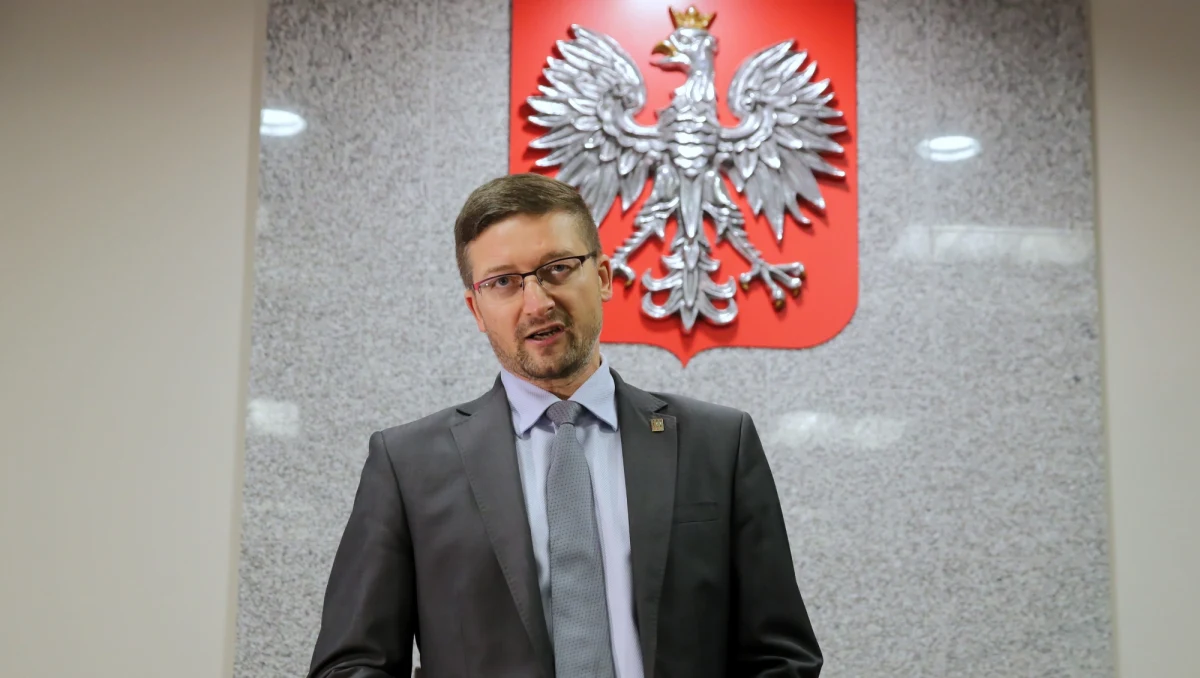 Olsztyński sędzia Paweł Juszczyszyn wybierze się we wtorek służbowo do Warszawy, by w Kancelarii Sejmu osobiście zapoznać się z listami poparcia dla kandydatów do nowej Krajowej Rady Sądownictwa. Głośna decyzja jego przełożonego, prezesa Sądu Rejonowego w Olsztynie i członka nowej KRS Macieja Nawackiego, który nie zgodził się na ten wyjazd, została uchylona przez jednego z wiceprezesów tego sądu.