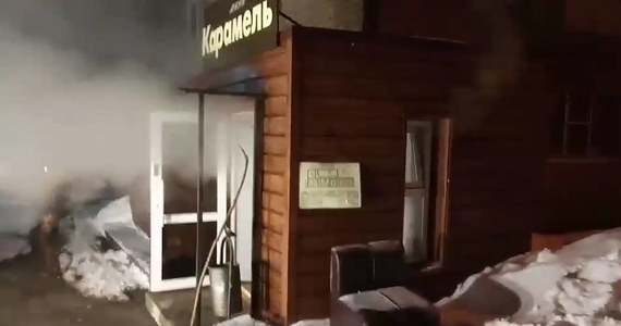 Tragedia w Perm w Rosji. Do piwnicy niewielkiego hotelu wdarła się wrząca woda z pękniętej rury miejskiej. Zmarło pięć osób, trzy kolejne z ciężkimi poparzeniami zostały przewiezione do szpitala.