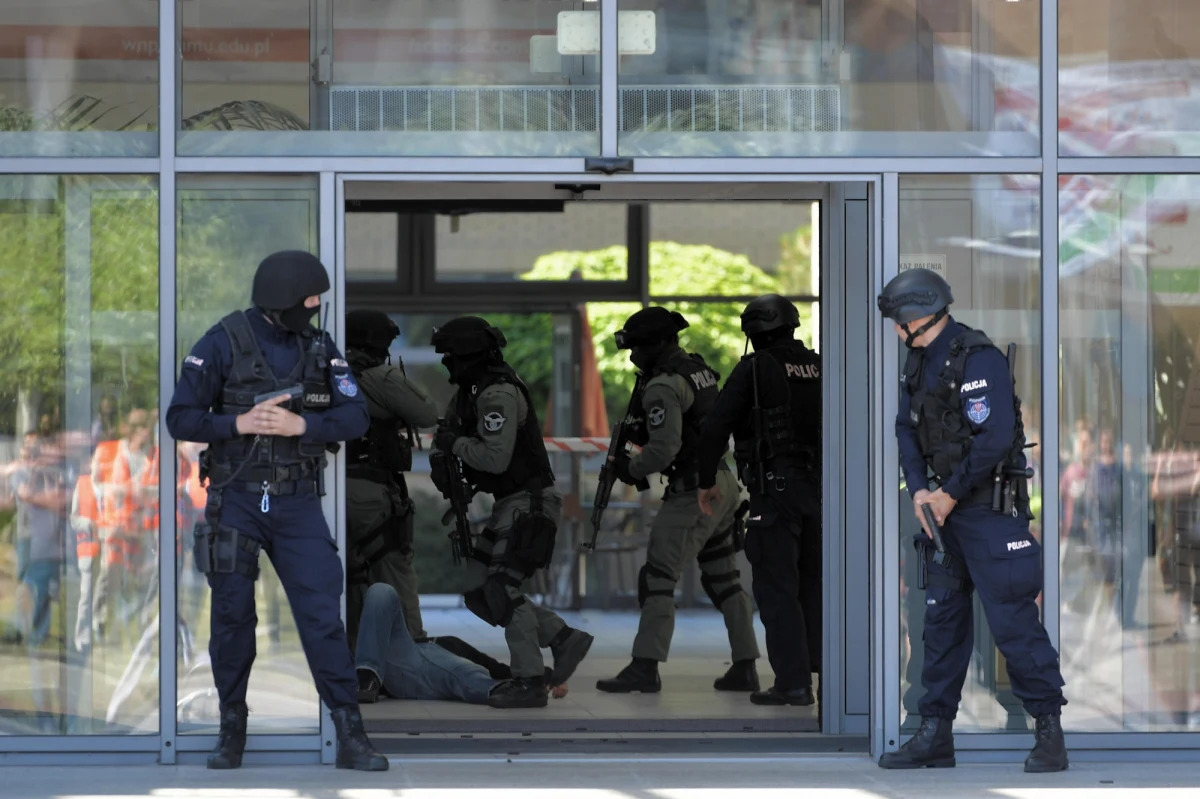 W związku z obchodami 75. rocznicy wyzwolenia obozu Auschwitz-Birkenau od 23 do 29 stycznia w Małopolsce obowiązywać będzie 2. stopień alarmowy BRAVO, a w całym kraju 1. stopień ALFA i ALFA-CRP . Stopnie alarmowe zarządzeniem wprowadził Prezes Rady Ministrów Mateusz Morawiecki. 