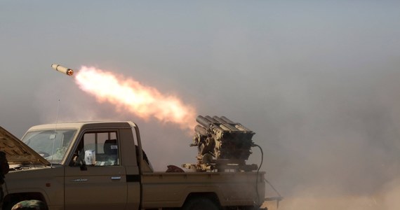 ​Jak podaje agencja Reutera - na Zieloną Strefę w Bagdadzie, w której mieszczą się urzędy i siedziby przedstawicielstw dyplomatycznych - spadły trzy rakiety Katiusza.