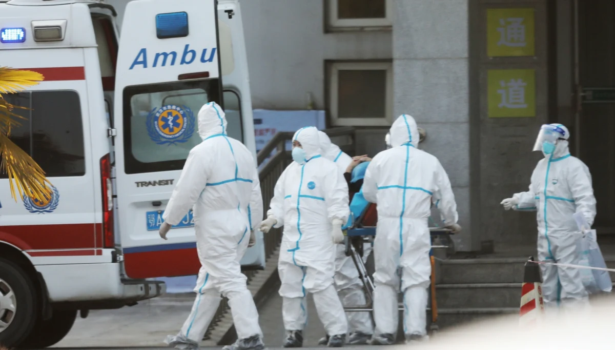 Chińskie służby medyczne poinformowały o śmierci czwartej osoby, zarażonej nowym typem koronowirusa, wywołującego zapalenie płuc. Śmiertelny przypadek miał miejsce w mieście Wuhan - to tam pod koniec grudnia doszło do wybuchu epidemii choroby. 