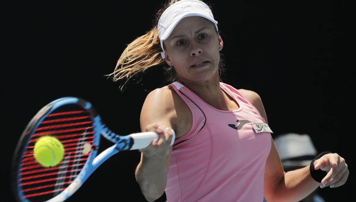 Magda Linette na pierwszej rundzie zakończyła swoją przygodę w singlowych zmaganiach tegorocznego wielkoszlemowego Australian Open. Polska tenisistka przegrała na otwarcie w Melbourne z Holenderką Arantxą Rus 6:1, 3:6, 4:6. 