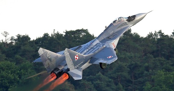 ​Groźny incydent z udziałem myśliwca MiG-29. Podczas lotu maszyna zgubiła 20-kilogramowy spadochron hamujący. Sprawę bada wojskowa komisja - informuje portal Onet.pl.