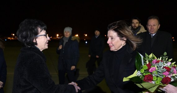 Przewodnicząca Izby Reprezentantów Stanów Zjednoczonych Nancy Pelosi przyjechała we wtorek przed południem do byłego niemieckiego obozu Auschwitz. Amerykańska polityk odda hołd ofiarom i złoży wieniec przed Ścianą Straceń.