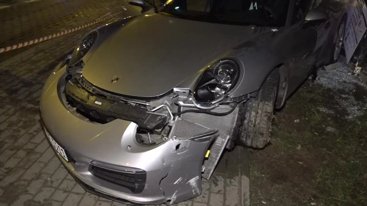 ​Na policję stawił się kierowca porsche, które w sobotę wjechało w przystanek w Gdańsku. Ranna została wówczas 20-letnia kobieta.