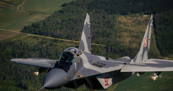 Komisji Badania Wypadków Lotniczych Lotnictwa Państwowego bada sprawę oderwania się fragmentu spadochronu hamującego MiGa-29. Taką informację przekazał rzecznik Dowództwa Generalnego RSZ ppłk Marek Pawlak. Jak podał Onet, "w incydencie z udziałem MiG-29 – groźnym nie tylko dla pilotów, ale też dla cywilów na ziemi – maszyna podczas lotu zgubiła 20-kilogramowy spadochron hamujący". Pawlak twierdzi natomiast, że odpadła jedynie czasza spadochronu z linkami, nie było zagrożenia osób na ziemi.