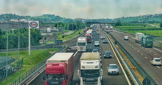 Komisja transportu Parlamentu Europejskiego przyjęła niekorzystne dla polskich przewoźników przepisy. Chodzi o tak zwany pakiet mobilności regulujący warunki transportu międzynarodowego. 