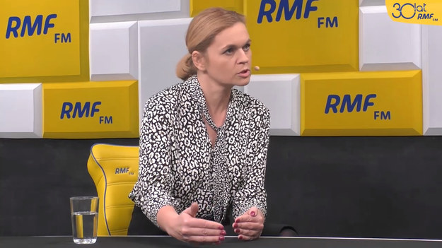 "Myślę, że będę rekomendować wsparcie Małgorzaty Kidawy-Błońskiej - pod pewnymi ustaleniami programowymi" - tak Barbara Nowacka mówiła w Popołudniowej rozmowie w RMF FM o tym, kogo Inicjatywa Polska poprze w wyborach prezydenckich. Spotkanie Inicjatywy z Kidawą-Błońską odbędzie się najprawdopodobniej 8 lutego. "Chciałabym, żeby Małgorzata Kidawa-Błońska zadeklarowała, że jeżeli na jej biurku pojawi się ustawa liberalizująca aborcję, to przeprowadzi konsultacje społeczne" - dodawała Nowacka. I przyznawała, że ma nadzieję, iż na końcu Kidawa-Błońska poparłaby tę ustawę. W rozmowie z Marcinem Zaborskim Nowacka zapewniła, że ona sama nie wystartuje w tych wyborach. Podkreśliła, że nigdy nie brała tego na poważnie - choć takie propozycje się pojawiały.

Będziemy ponownie składali ten projekt w Sejmie - tak Nowacka mówiła o projekcie ustawy o rozdziale Kościoła od państwa. Jak przyznała, projekt złożą posłowie i posłanki zainteresowani nim - a nie klub Koalicji Obywatelskie. Jestem przekonana, że kilkoro takich osób się znajdzie - dodawała.

Według Nowackiej darmowy internet dla każdego jest realny. Chciałaby, żeby był to jeden z priorytetów prezydentury Kidawy-Błońskiej.