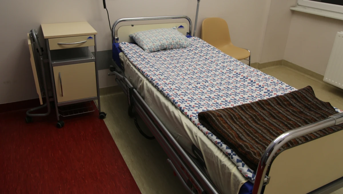 Nietypowa interwencja strażaków w Jeleniej Górze. Funkcjonariusze zostali wezwani do Wojewódzkiego Centrum Szpitalnego w Jeleniej Górze, gdzie pomogli usunąć z genitaliów pacjenta metalowy pierścień.