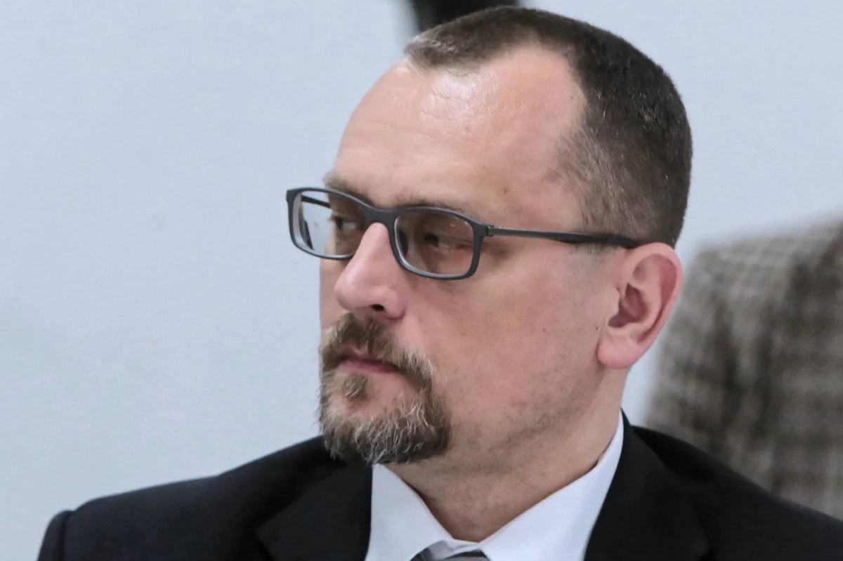 Jacek Izydorczyk - były ambasador RP w Tokio - skierował do prokuratury i Najwyższej Izby Kontroli "zawiadomienie o popełnieniu przestępstw przekroczenia uprawnień, niedopełnienia obowiązków, poświadczeń nieprawdy, przeciwko ochronie informacji, tworzenia fałszywych dowodów oraz pomówień" - informuje Onet. To doniesienie dotyczy najważniejszych urzędników resortu spraw zagranicznych. 