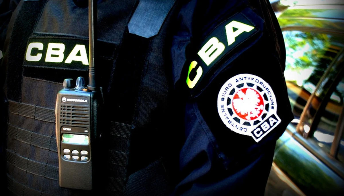 Zarzuty przywłaszczenia mienia znacznej wartości ma pracownica Centralnego Biura Antykorupcyjnego i jej mąż - informuje "Rzeczpospolita". 