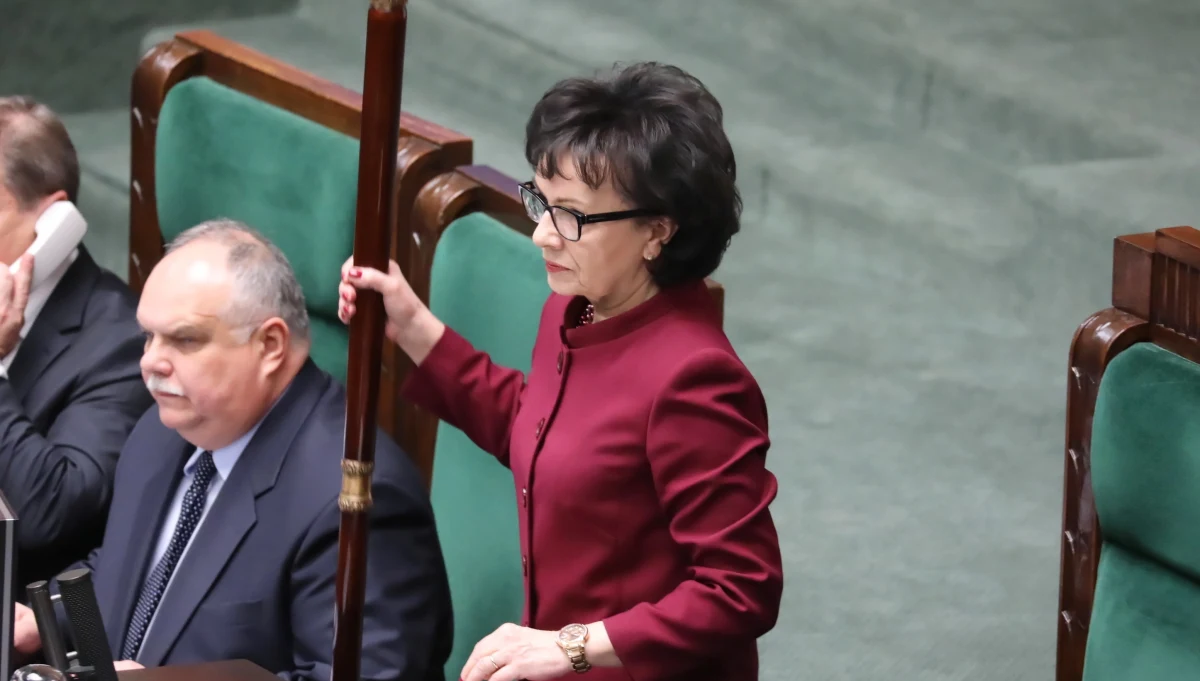 Podpisałam i skierowałam do Trybunału Konstytucyjnego wniosek o rozstrzygnięcie sportu kompetencyjnego między Sejmem a Sądem Najwyższym, uwzględniając kompetencje prezydenta, dlatego że decyzję o tym, jak wygląda ustrój sądów, regulują ustawy, a te przyjmuje Sejm - powiedziała marszałek Sejmu Elżbieta Witek. 