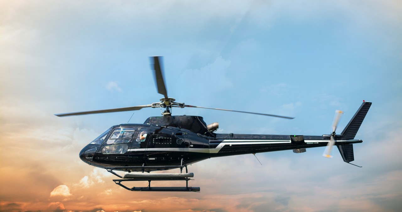 Przylatują zrobić zdjęcie na szczycie. Włosi oburzeni. "To nie lunapark"