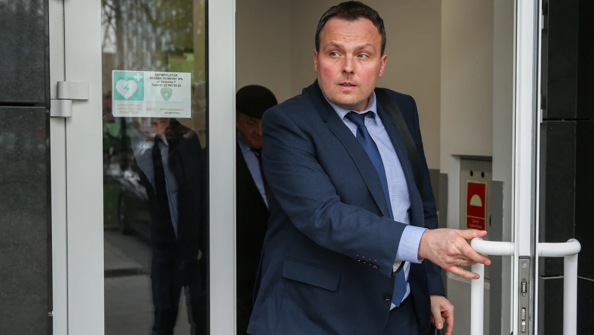 Sejmowa komisja ds. służb specjalnych pozytywnie zaopiniowała w środę wniosek o zmianę na stanowisku szefa ABW – poinformował przewodniczący komisji Waldemar Andzel (PiS). Zamiar rezygnacji Pogonowskiego potwierdził rzecznik ABW Stanisław Żaryn.