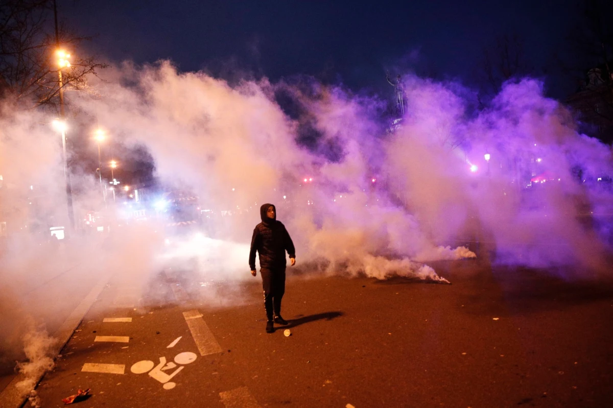W kolejnym dniu strajku przeciwko reformie emerytalnej we Francji związkowcy odcięli prąd w fabrykach oraz blokowali dojazd do miasta Rouen. Dwóm ministrom grożono śmiercią, to nie pierwszy taki przypadek - informują francuskie media.