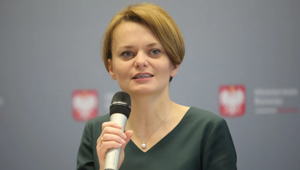 Satysfakcjonująca liczba mieszkań na 1000 mieszkańców to 440. W Polsce na 1000 osób mamy 370 mieszkań. Brakuje więc 2 mln mieszkań - zauważyła minister rozwoju Jadwiga Emilewicz. Oceniła, że lukę tę można zlikwidować "w dekadę".