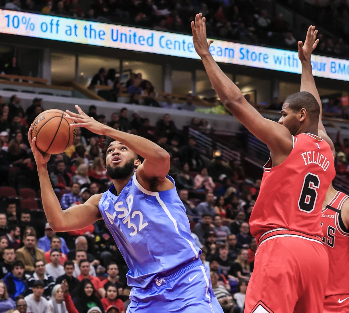 Kobe Bryant, legendarny gracz Los Angeles Lakers, uważa, że trzy amerykańskie koszykarki, złote medalistki olimpijskie Diana Taurasi, Maya Moore oraz Elena Della Donne mogłyby już dziś występować z mężczyznami w lidze NBA.