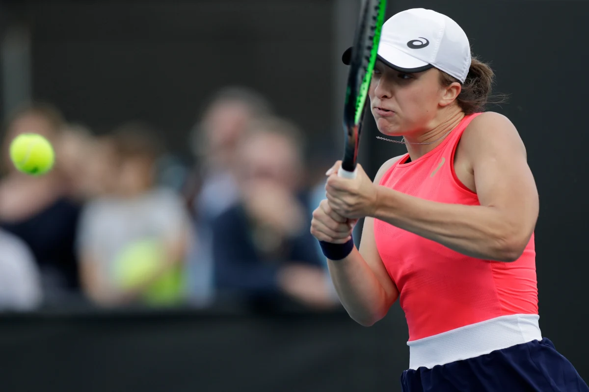 Doskonałe wieści z Melbourne: Iga Świątek awansowała do trzeciej rundy Australian Open! W pojedynku drugiej rundy niespełna 19-letnia polska tenisistka pokonała Hiszpankę Carlę Suarez Navarro 6:3, 7:5. Świątek po raz pierwszy w karierze awansowała do 3. rundy Australian Open, zaś o wyrównanie swojego najlepszego wyniku w Wielkim Szlemie zagra teraz z rozstawioną z "19" Chorwatką Donną Vekić.