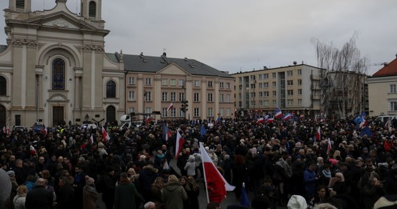 Prokurator z Warszawy może mieć dyscyplinarkę za użycie togi podczas "Marszu Tysiąca Tóg", na którym środowiska prawnicze wyrażały sprzeciw wobec ustawy dyscyplinującej sędziów! 