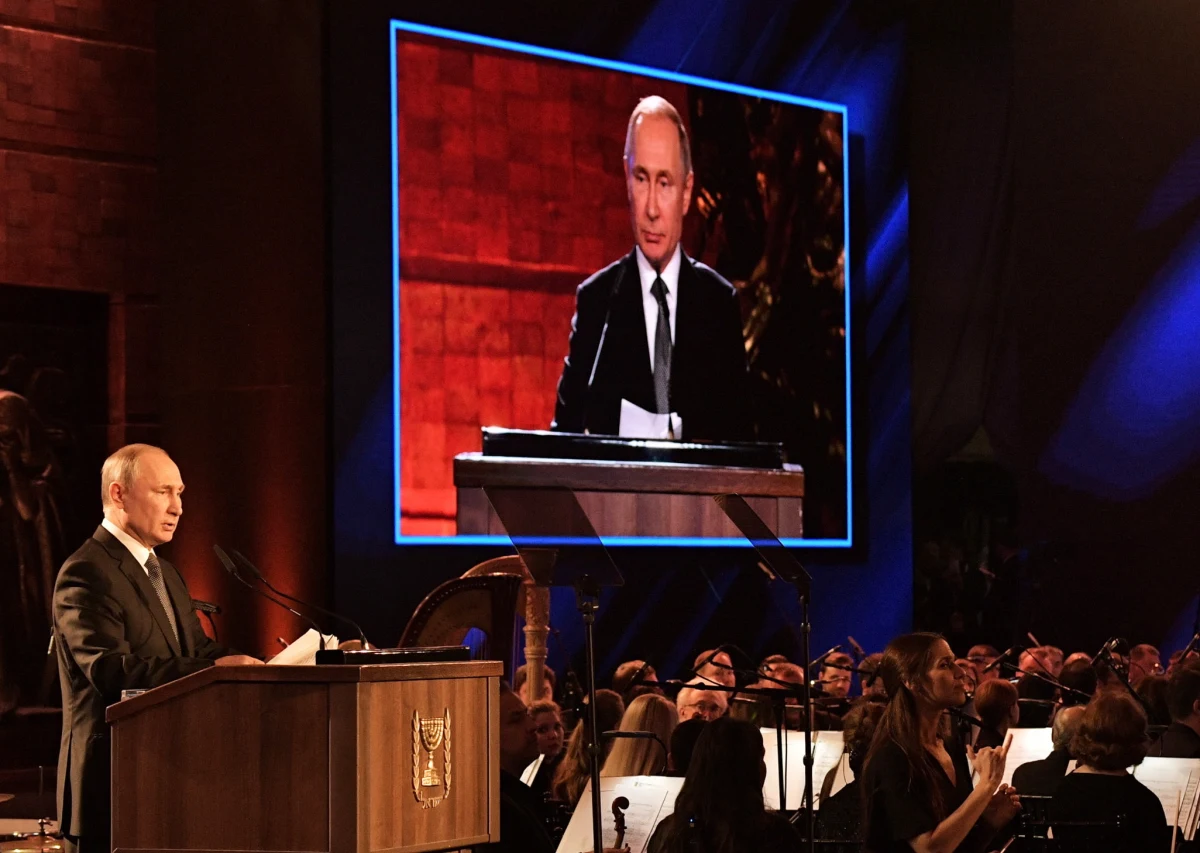 Rzeczniczka rosyjskiego MSZ Maria Zacharowa powiedziała, że Polska "podjęła decyzję o rozpoczęciu kampanii dezinformacji wobec Rosji" w sprawach dotyczących historii II wojny światowej. Jej zdaniem w wielu państwach dochodzi do "pisania historii na nowo".