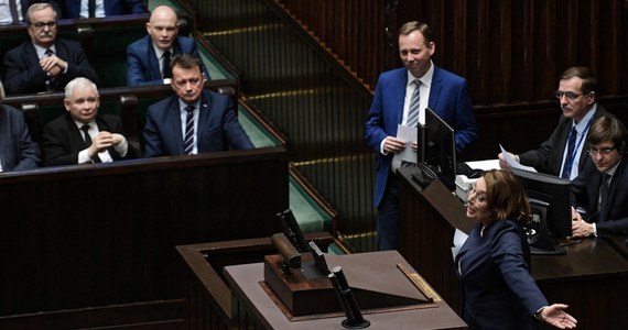 Dzisiaj w Sejmie dzieje się prawdziwy zamach stanu. Nowela ustaw sądowych nie tylko zamyka usta sędziom, ale łamie prawo do sądów wszystkich obywateli - mówili posłowie opozycji przed głosowaniem nad uchwałą Senatu ws. odrzucenia noweli ustaw sądowych.