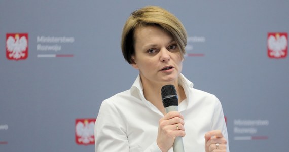 Fakt, że nie zagłosowałam za ustawą, wynikał z przeoczenia - napisała na Twitterze Jadwiga Emilewicz. Minister rozwoju jako jedyna z klubu PiS nie wzięła udziału w głosowaniu nad odrzuceniem uchwały Senatu w sprawie odrzucenia nowelizacji ustaw sądowych.