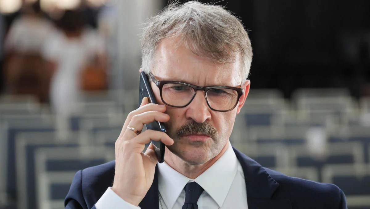 Dziwi mnie, że do tego doszło i to w tak niesłychanie szybkim tempie; procedowanie takiej kwestii ustrojowej nie może się tak odbywać - powiedział PAP szef KRS sędzia Leszek Mazur, pytany o czwartkową uchwałę trzech Izb SN. Jak dodał, stanowisko KRS w tej sprawie pojawi się w piątek.